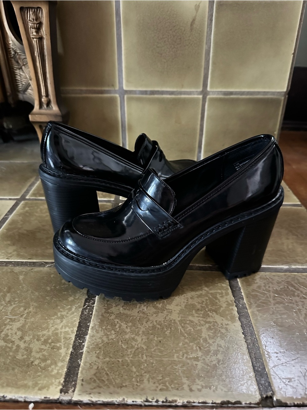 [madden girl] Platform Chunky Heel Loafer - Black